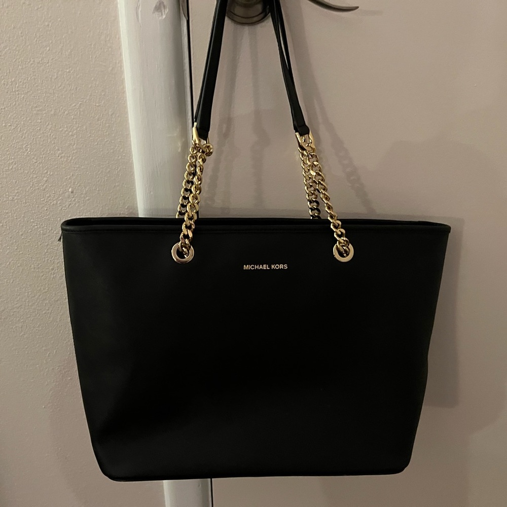 Black oversized Michael Kors bag